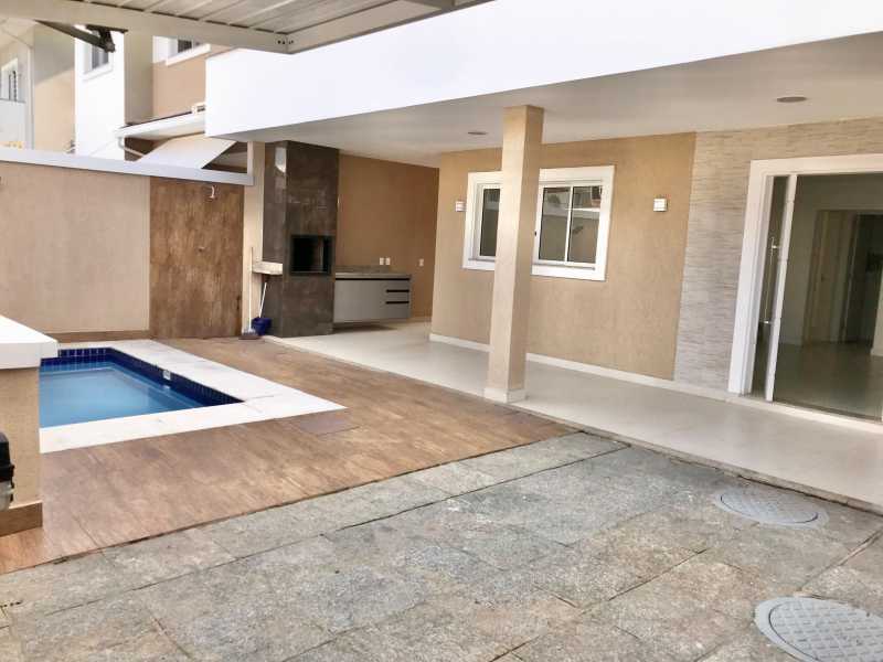 Casa de Condomínio à venda com 5 quartos, 238m² - Foto 3