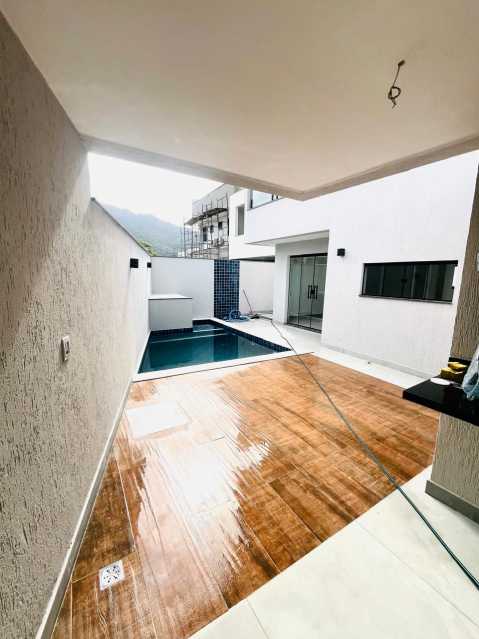 Casa de Condomínio à venda com 5 quartos, 200m² - Foto 2