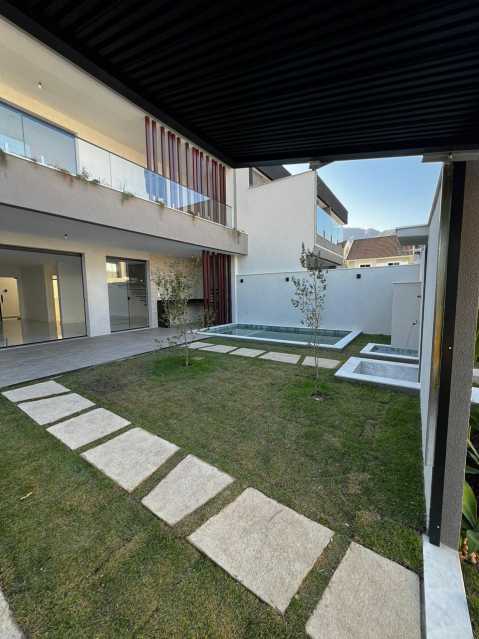 Casa de Condomínio à venda com 4 quartos, 247m² - Foto 3