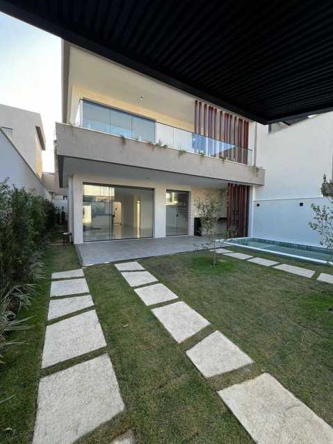 Casa de Condomínio à venda com 4 quartos, 247m² - Foto 4