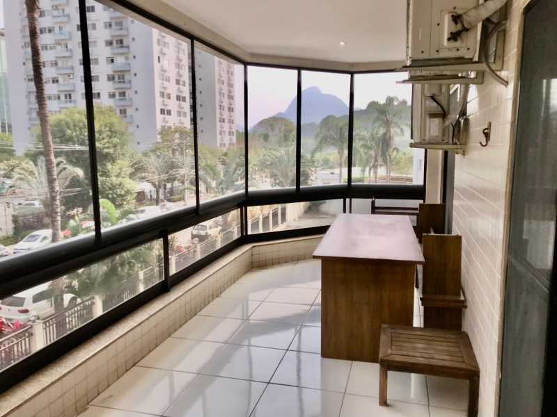 Apartamento à venda com 3 quartos, 150m² - Foto 4