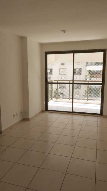 Apartamento à venda com 2 quartos, 62m² - Foto 2