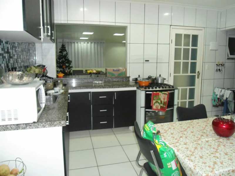 Casa de Condomínio à venda com 3 quartos, 300m² - Foto 3