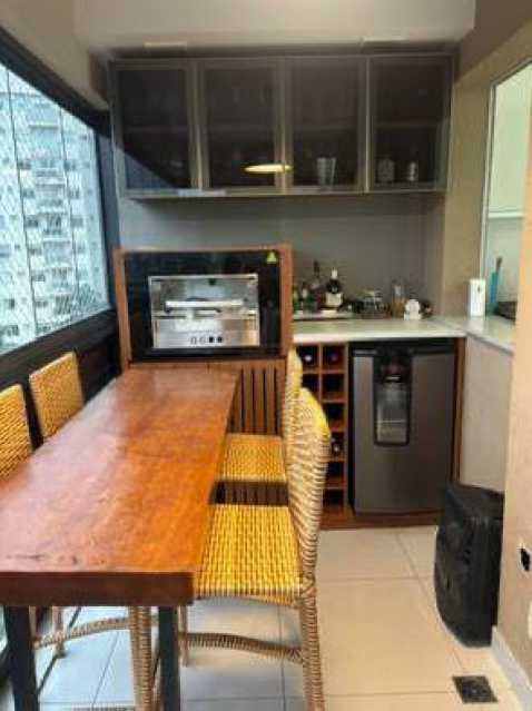 Apartamento à venda com 2 quartos, 73m² - Foto 2