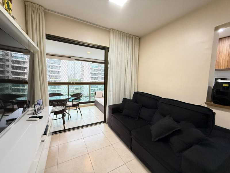 Apartamento à venda com 2 quartos, 67m² - Foto 3