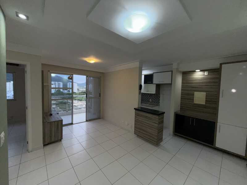 Apartamento à venda com 2 quartos, 60m² - Foto 2