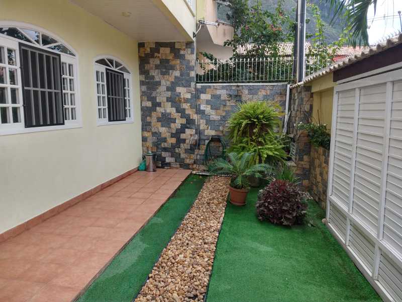 Casa de Condomínio à venda com 5 quartos, 264m² - Foto 2