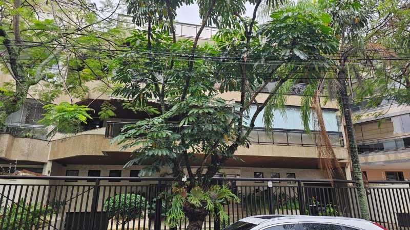 Cobertura à venda e aluguel com 3 quartos, 230m² - Foto 1