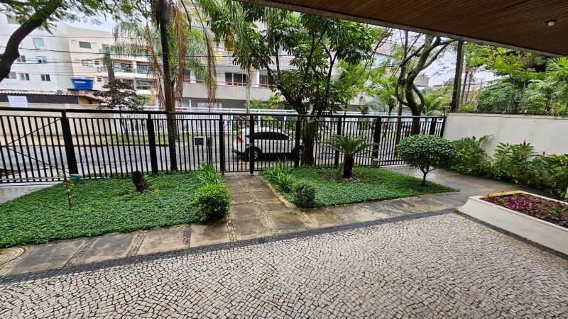Cobertura à venda e aluguel com 3 quartos, 230m² - Foto 2