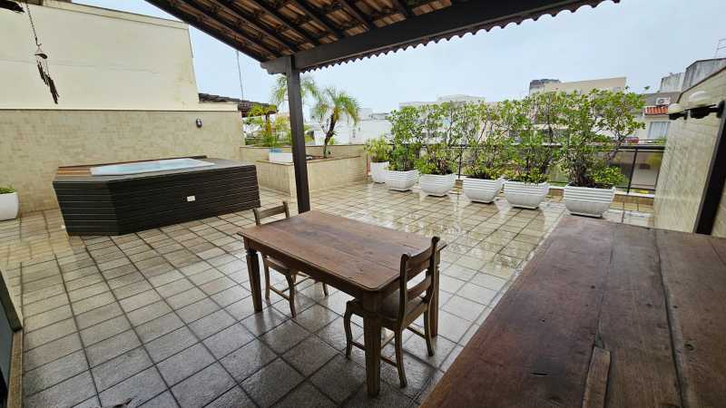 Cobertura à venda e aluguel com 3 quartos, 230m² - Foto 4