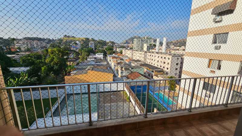 Apartamento à venda com 2 quartos, 96m² - Foto 2
