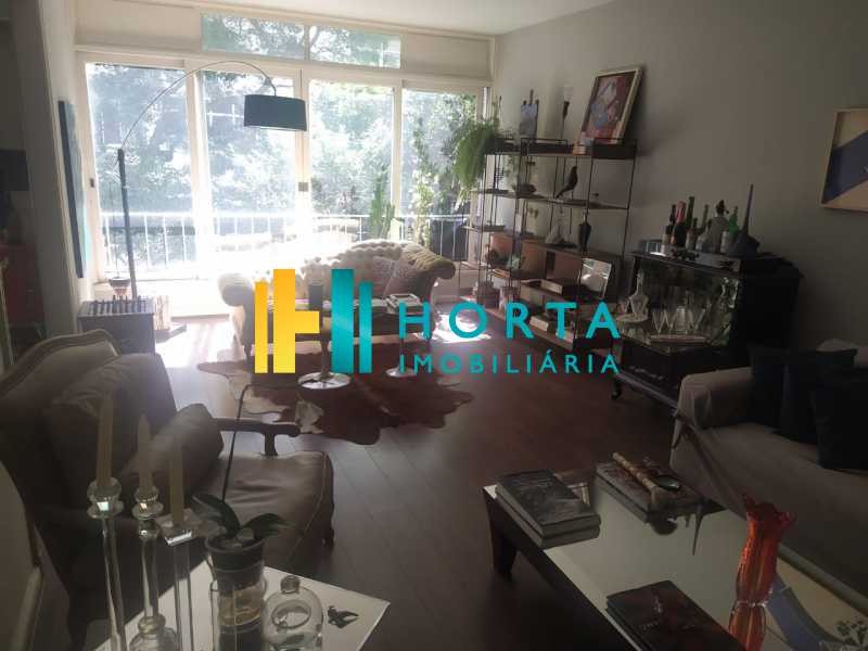 Apartamento à venda com 3 quartos, 180m² - Foto 2