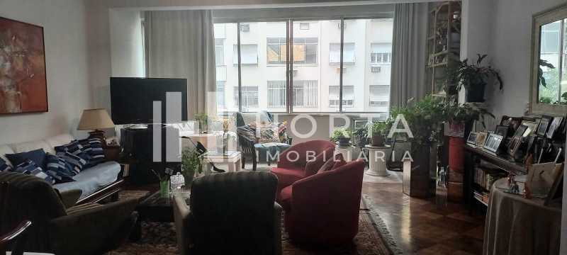 Apartamento à venda com 3 quartos, 240m² - Foto 3