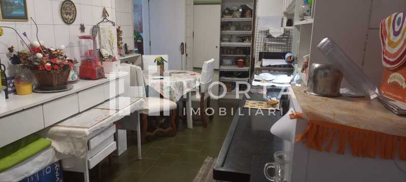 Apartamento à venda com 3 quartos, 240m² - Foto 9