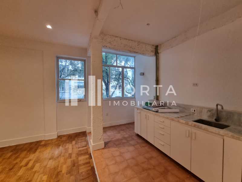 Apartamento à venda com 2 quartos, 75m² - Foto 2