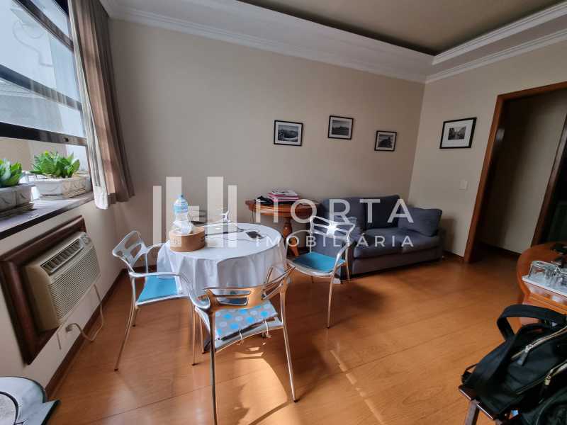 Apartamento à venda com 2 quartos, 70m² - Foto 2