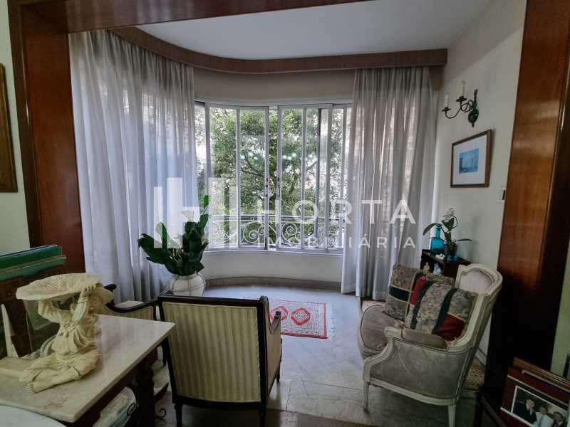 Apartamento à venda com 3 quartos, 220m² - Foto 2