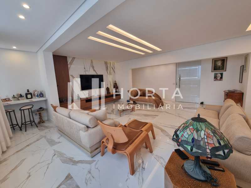 Apartamento à venda com 4 quartos, 210m² - Foto 1