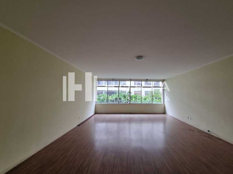 Apartamento para alugar com 4 quartos, 225m² - Foto 2