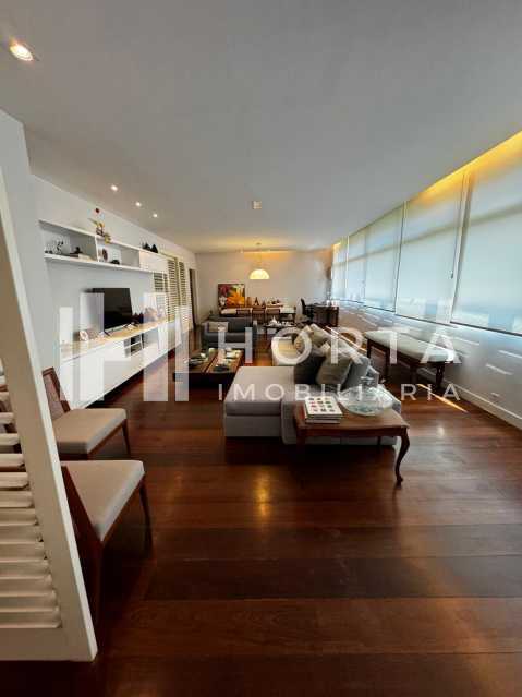 Apartamento à venda com 4 quartos, 206m² - Foto 1