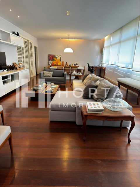 Apartamento à venda com 4 quartos, 206m² - Foto 2