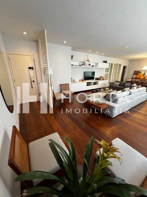Apartamento à venda com 4 quartos, 206m² - Foto 3