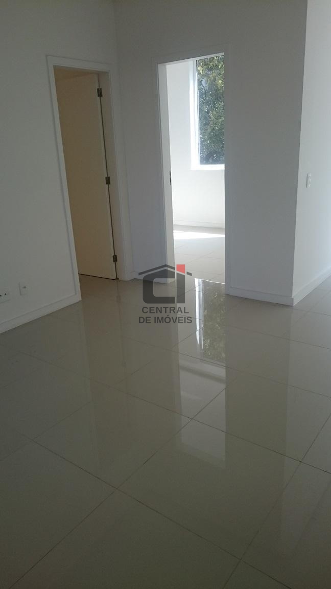 Apartamento à venda com 2 quartos, 70m² - Foto 2