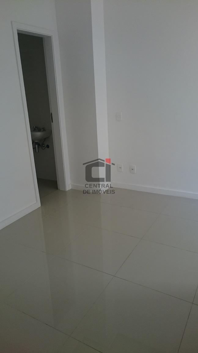 Apartamento à venda com 2 quartos, 70m² - Foto 9