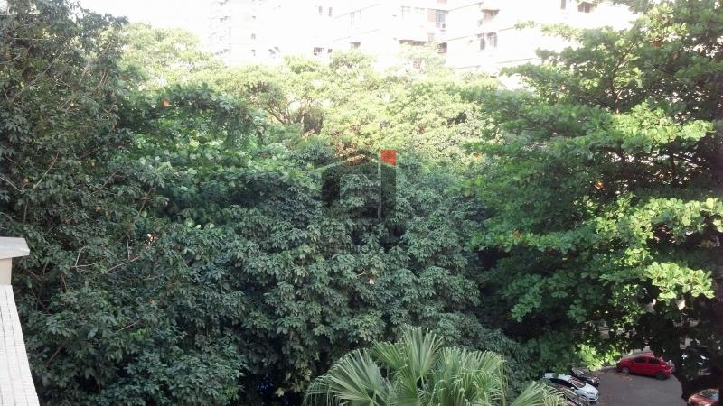Apartamento à venda com 3 quartos, 90m² - Foto 2
