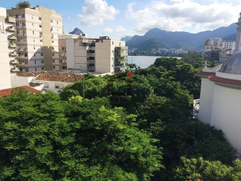 Apartamento à venda com 2 quartos, 85m² - Foto 2