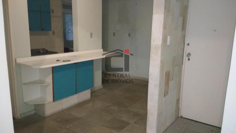 Apartamento à venda com 2 quartos, 70m² - Foto 4