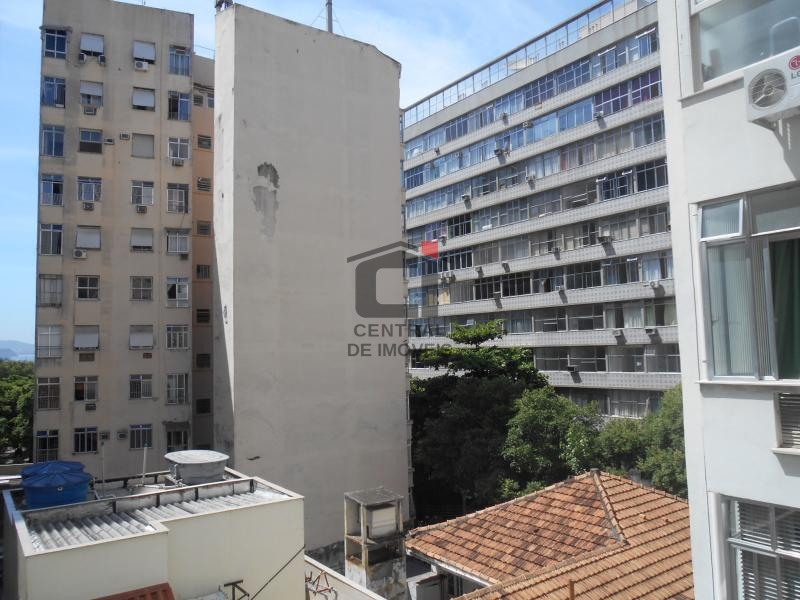 Apartamento à venda com 3 quartos, 173m² - Foto 2