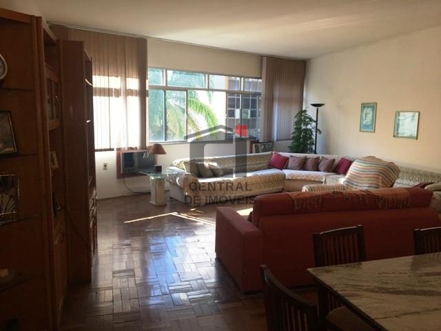 Apartamento à venda com 3 quartos, 200m² - Foto 2