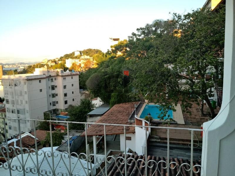 Casa à venda com 2 quartos, 90m² - Foto 17