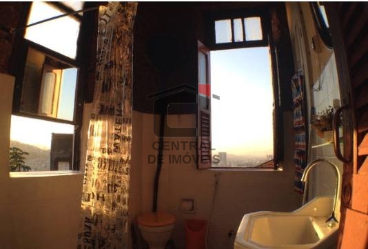 Casa à venda com 5 quartos, 200m² - Foto 4