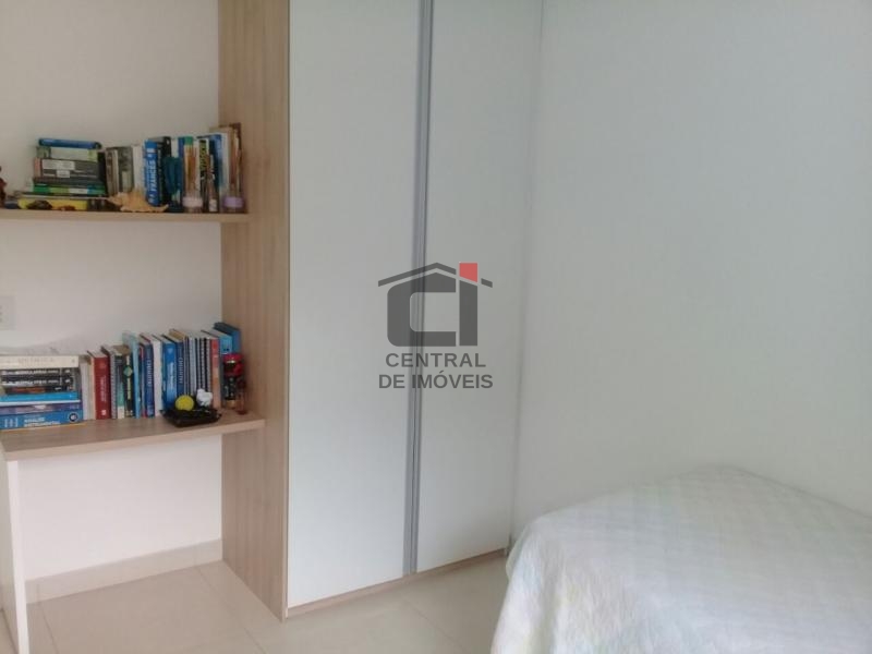 Casa à venda com 4 quartos, 270m² - Foto 17