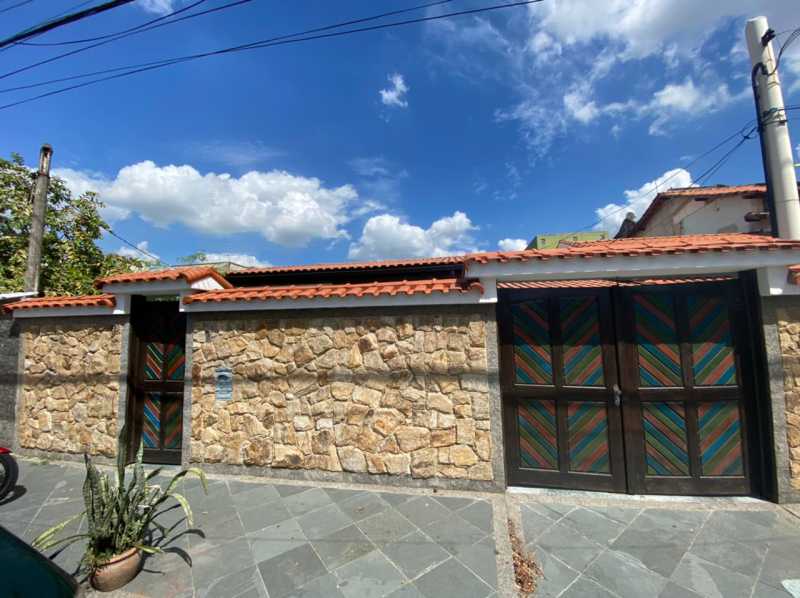 Casa à venda com 3 quartos, 120m² - Foto 1