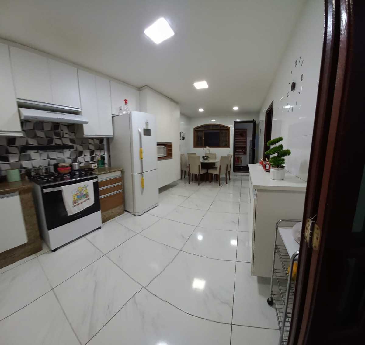 Casa à venda com 3 quartos, 120m² - Foto 11