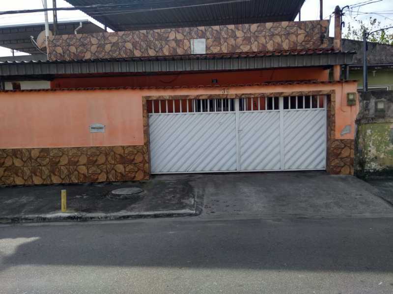 Casa à venda com 5 quartos, 200m² - Foto 1