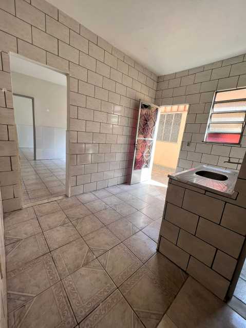 Casa à venda com 6 quartos, 240m² - Foto 12