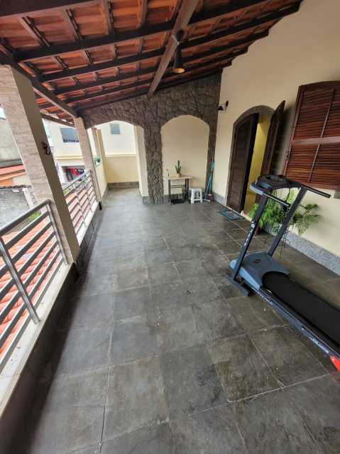 Casa de Vila à venda com 3 quartos, 181m² - Foto 11