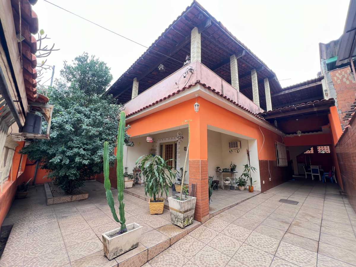 Casa à venda com 3 quartos, 275m² - Foto 1