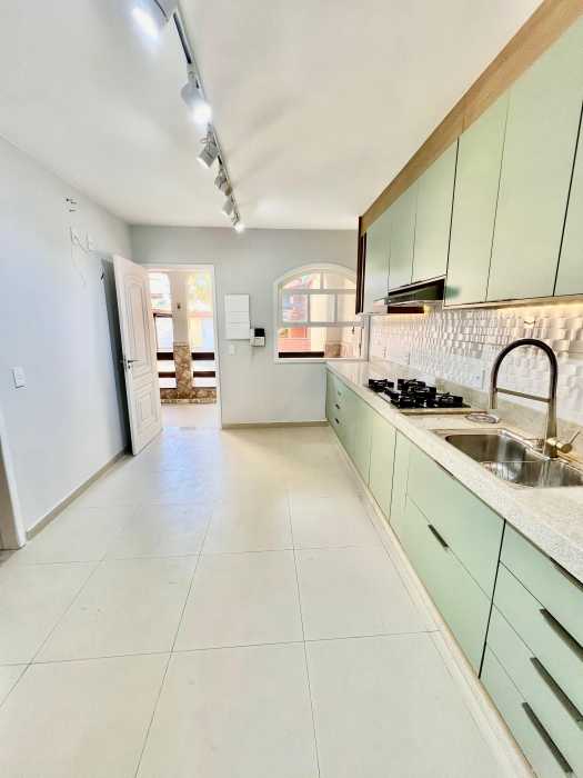 Casa à venda com 2 quartos, 135m² - Foto 12