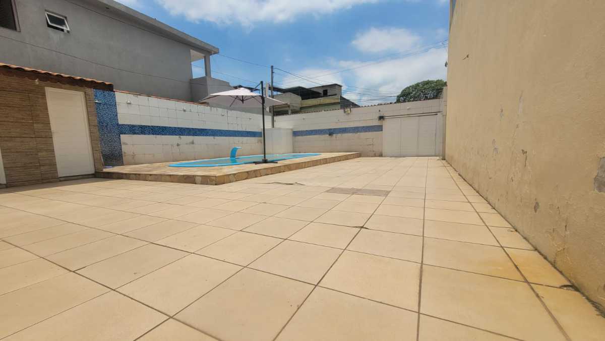 Casa à venda com 2 quartos, 145m² - Foto 3