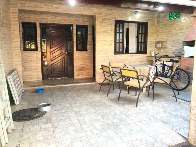 Casa de Condomínio à venda com 4 quartos, 200m² - Foto 2