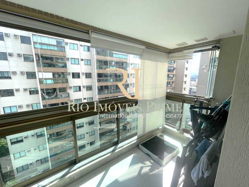 Apartamento à venda com 2 quartos, 65m² - Foto 2