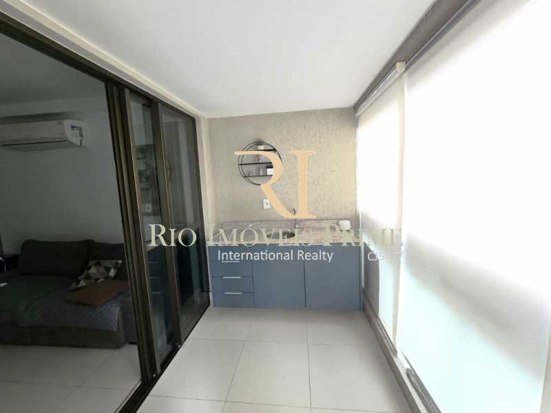 Apartamento à venda com 2 quartos, 65m² - Foto 3