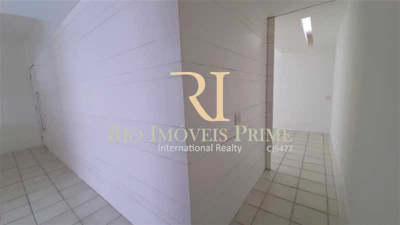 Apartamento para alugar com 4 quartos, 224m² - Foto 12