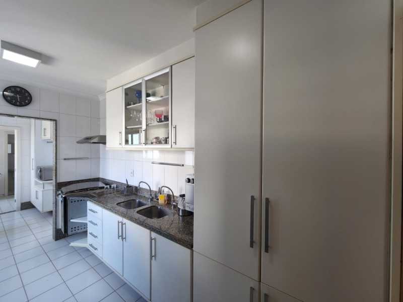 Apartamento à venda com 4 quartos, 160m² - Foto 21