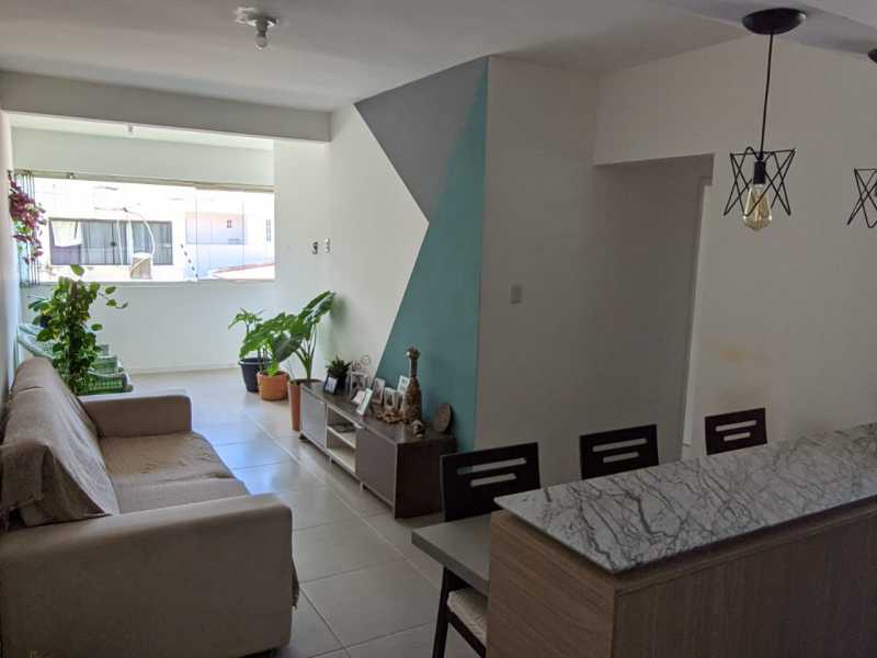 Apartamento à venda com 2 quartos, 67m² - Foto 2